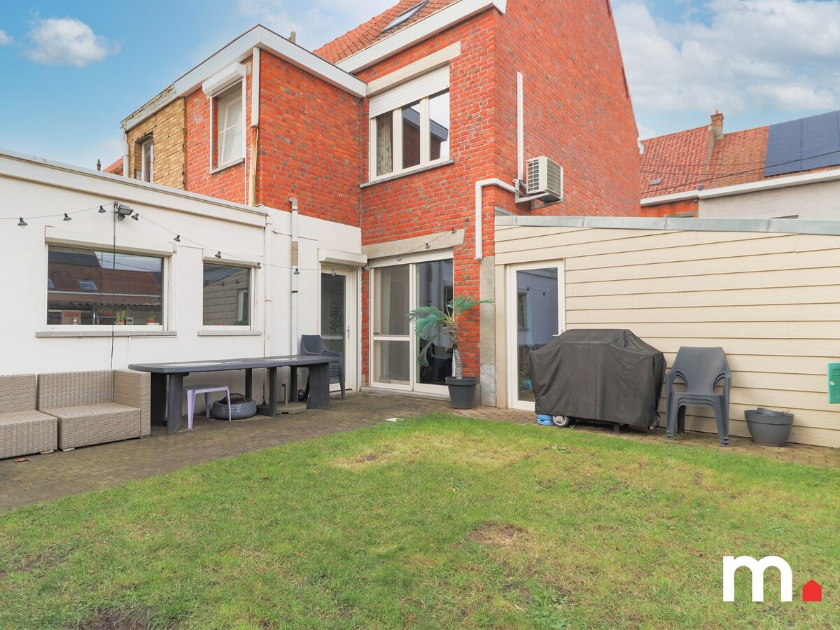 Instapklare HOB met garage en zonnige tuin te Bissegem! 