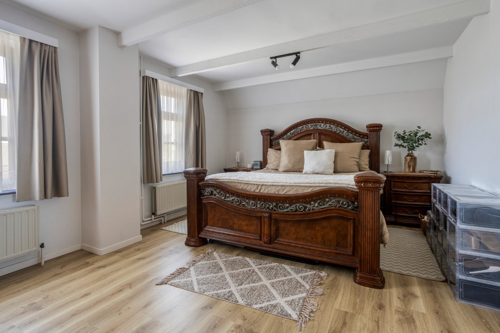 Rustig gelegen open bebouwing met 5 slaapkamers, 3 badkamers, dubbele garage en zonnige tuin in Tervuren – EPC 201 kWh/m&#178; – bewoonbare oppervlakte 339 m&#178; 