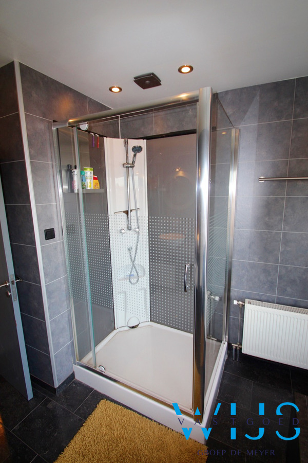 Unieke ruime gerenoveerde woning  ! 