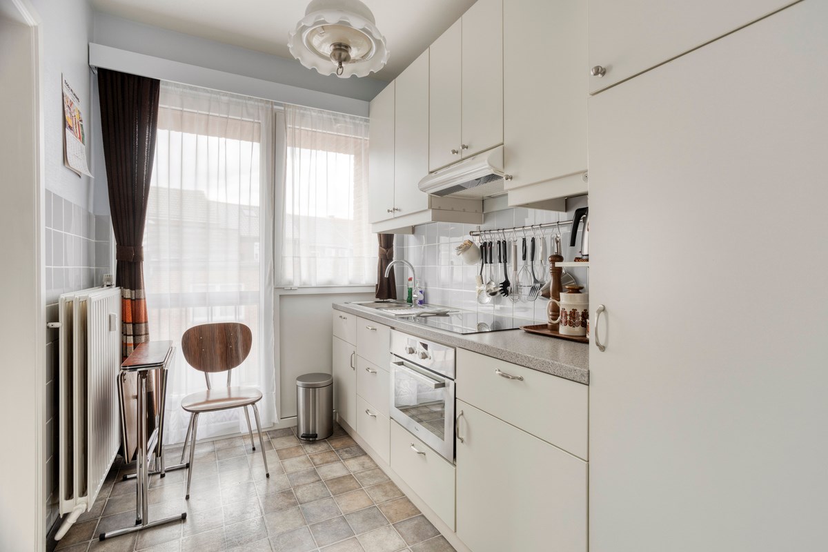Opbrengsteigendom met 3 appartementen, garages en tuin 