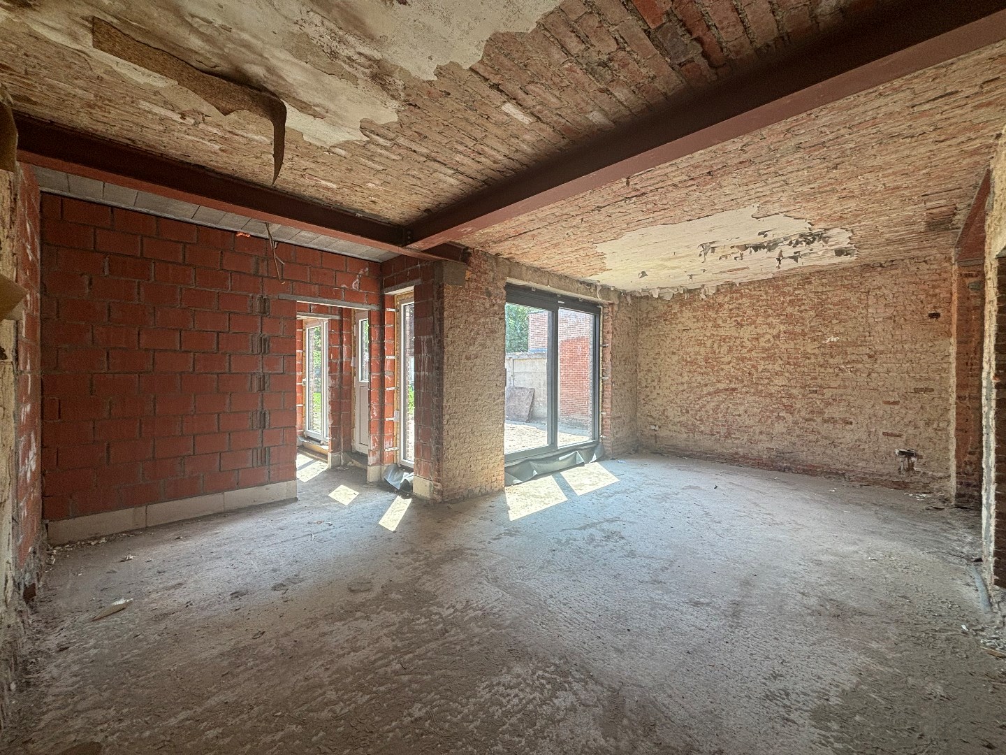 Ruime cascowoning met 4 slpk. op zuidgericht perceel van 9a 35ca in Mol 