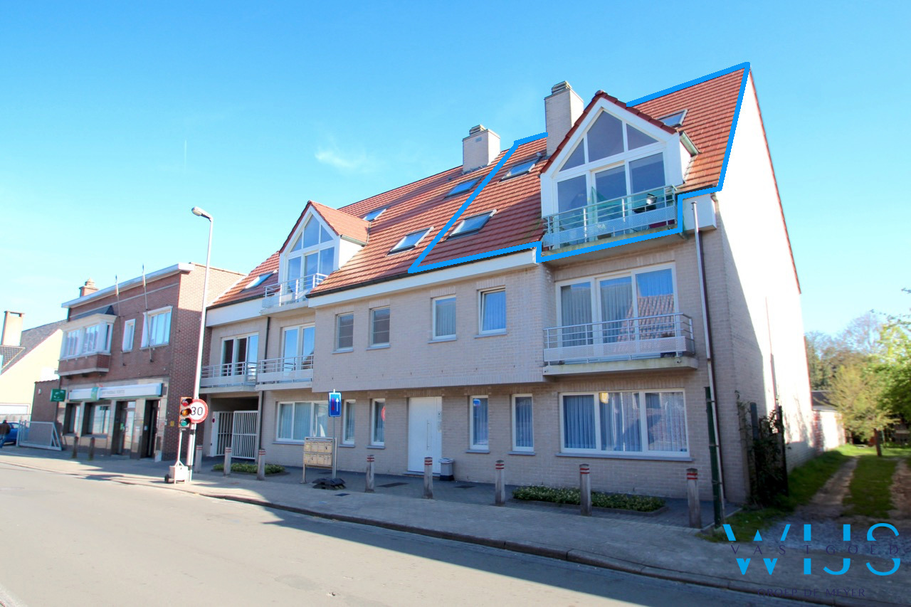 Lichtrijk dakappartement met aparte vrijstaande garage 