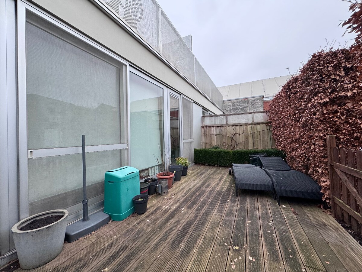 Ruim appartement met 2 slaapkamers groot terras en garage in Aartrijke 