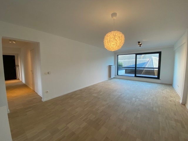 Palcentrum gelegen vernieuwd penthouse met zonneterras uitkijkend op de prachtige St-Michielskerk 