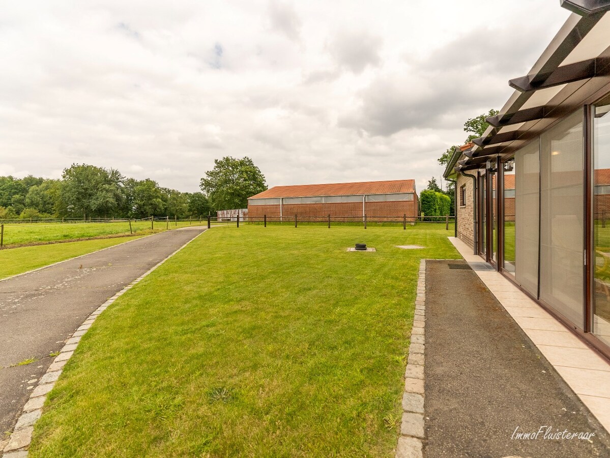 Maison spacieuse avec b&#226;timent d&#39;&#233;curie et prairies sur environ 3,8 hectares &#224; Berlaar. 