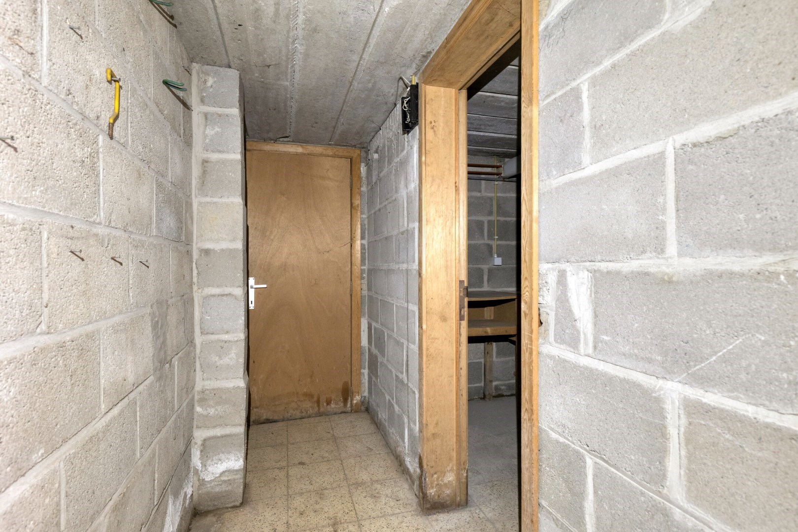 Ruime gezinswoning met 5 slaapkamers, praktijkruimte en dubbele garage in Kessel-Lo – EPC 337 kWh/m&#178; – bewoonbare oppervlakte ca. 301 m&#178; 