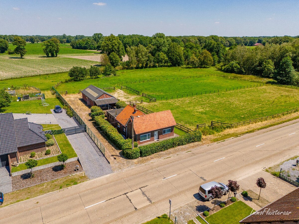 Charmante woning met paardenstallen op ca. 80 are te Peer 