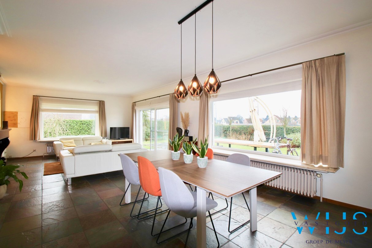 Statig woonhuis op 1104 m&#178; in het centrum van Sleidinge ! 