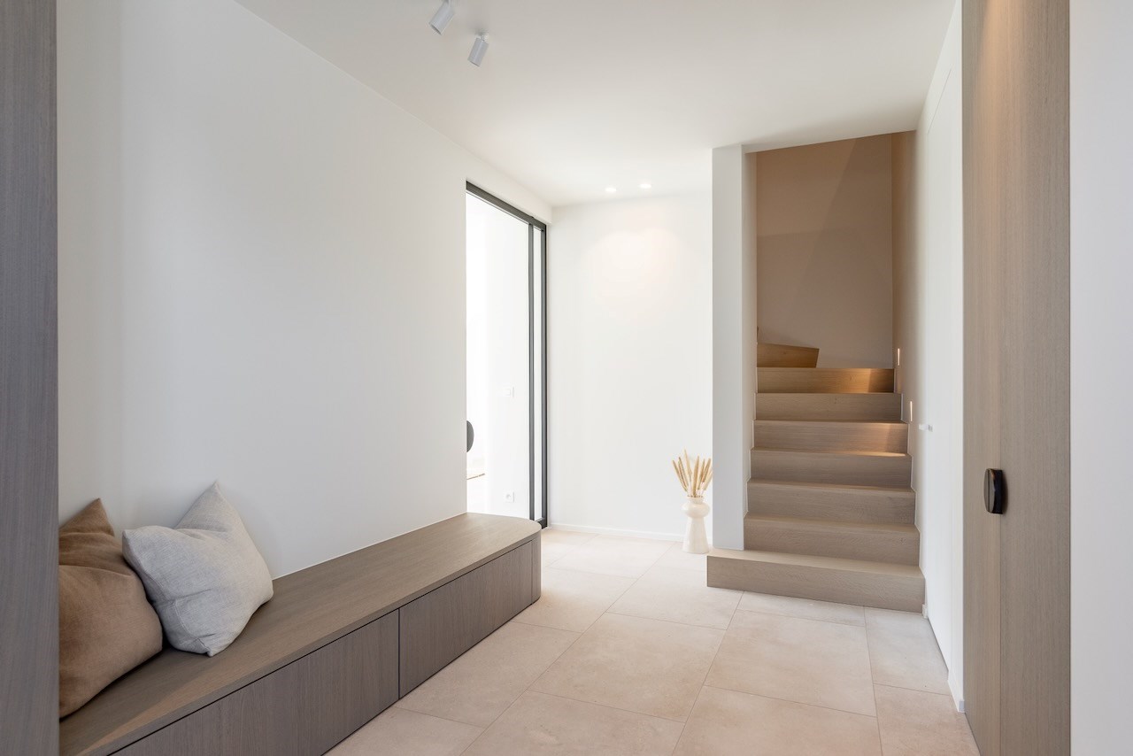 Prachtig gerenoveerde alleenstaande woning met oprit gelegen in een rustige wijk in Knokke nabij de Magere Schorre. 