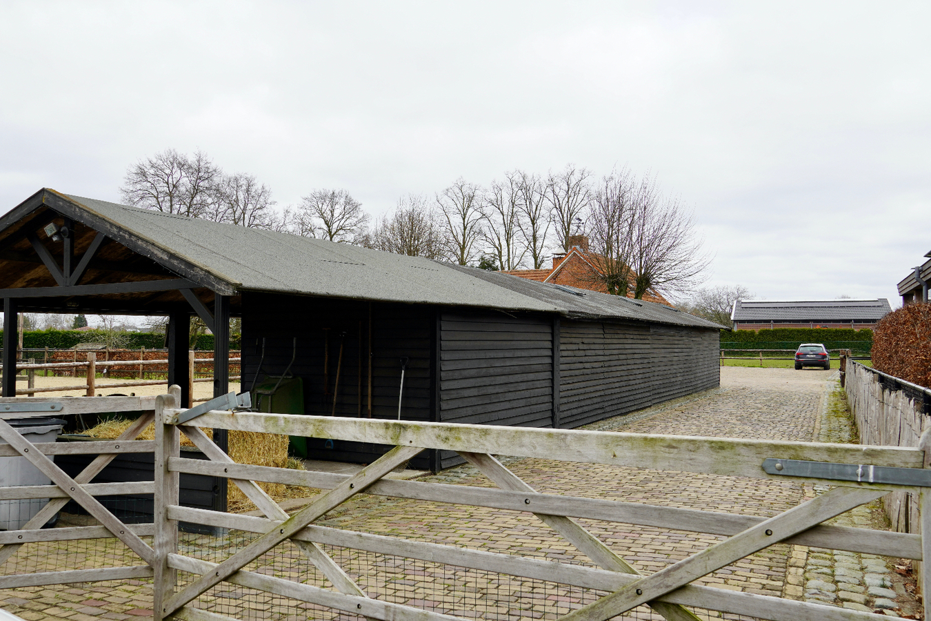 Charmante woning met stallen en aanhorigheden te Poppel op 1,1ha 