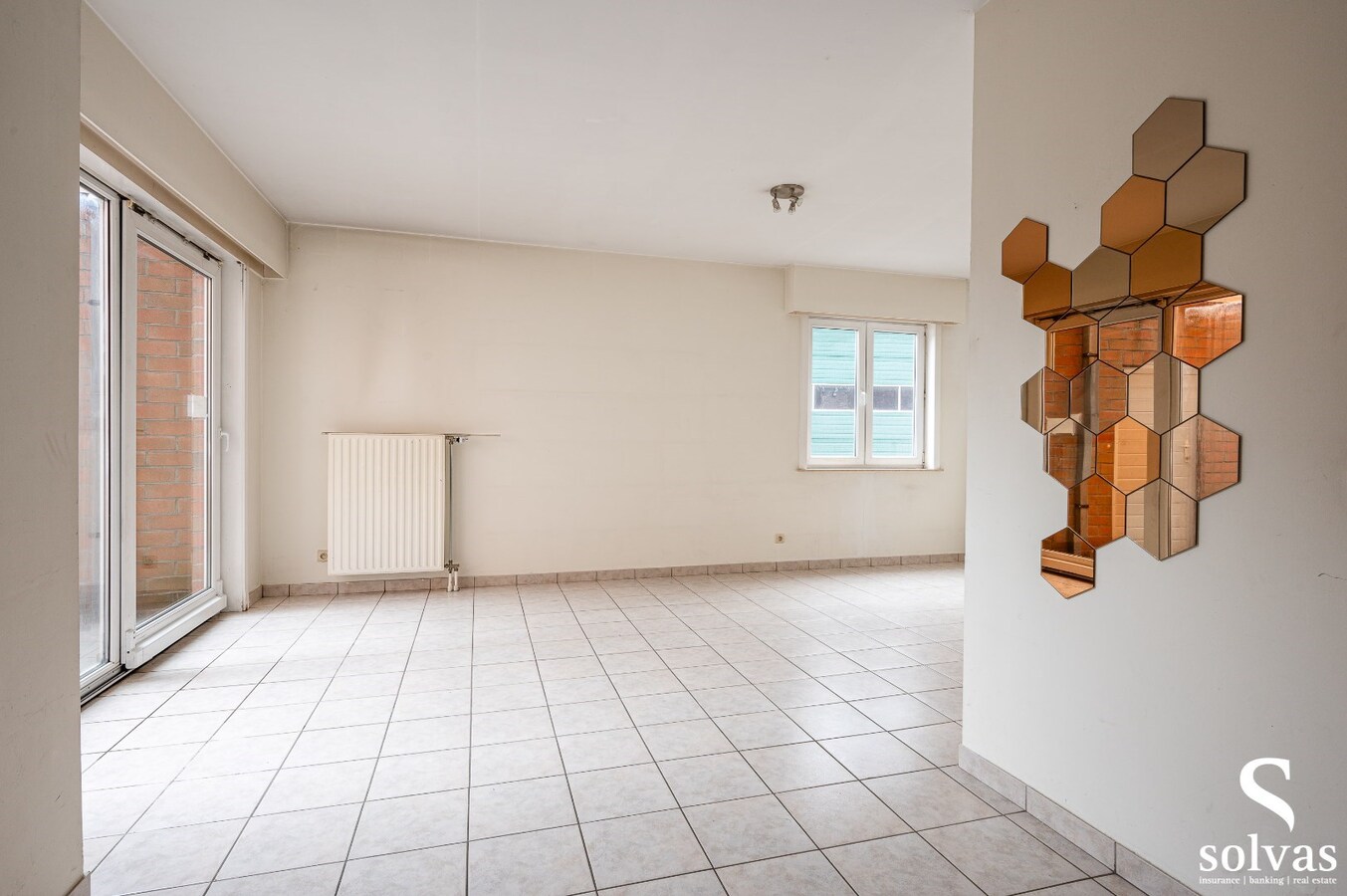 Gelijkvloers appartement met 4 slaapkamers of kantoor! 