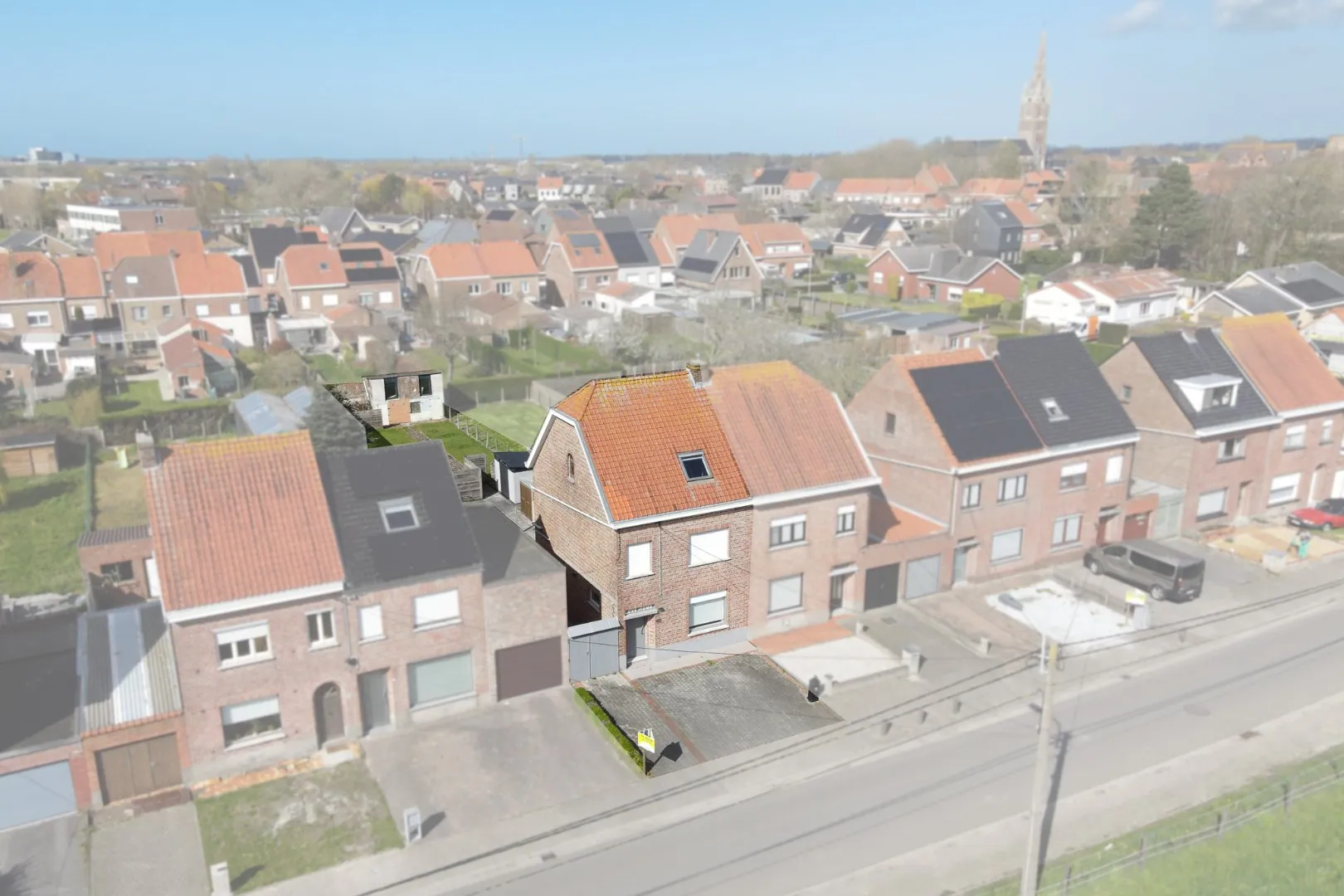 Halfopen woning met tuin en 5 slaapkamers te Oudenburg