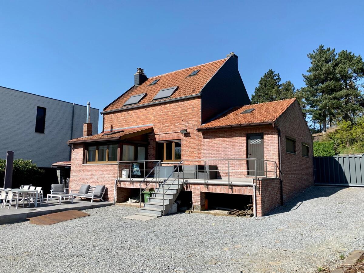 Renovated house with stable building, large barn and outdoor arena on approximately 43a in Boutersem (Flemish Brabant) 