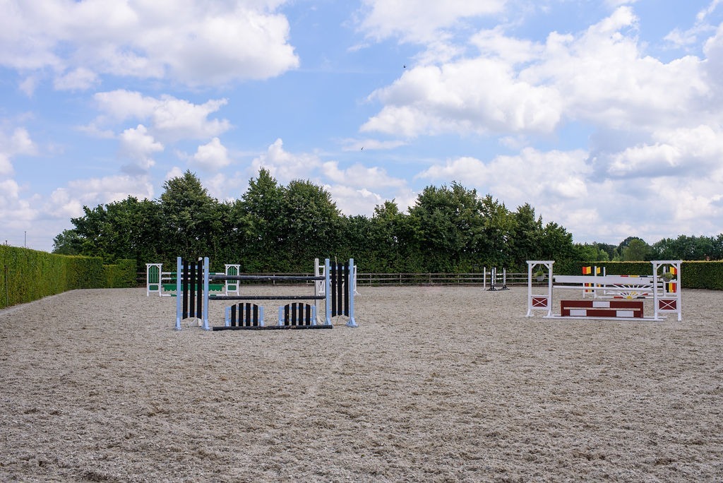 Exclusive domain with indoor arena on approximately 20ha in Meeuwen-Gruitrode 