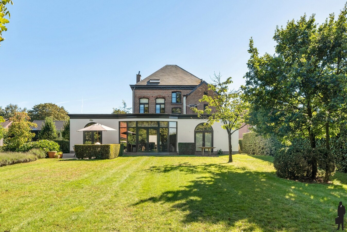 Charming villa with horse stables on approximately 9,410m2 in Essen 