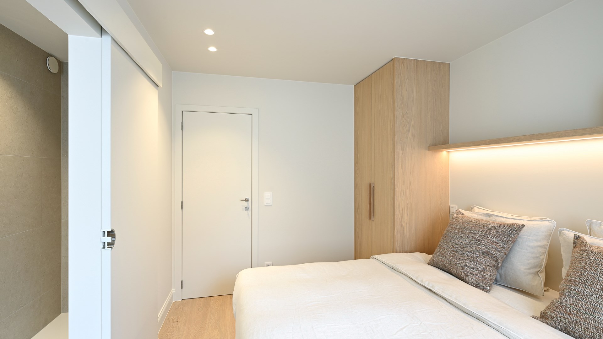 Magnifique appartement d&#39;angle avec 3 chambres &#224; coucher compl&#232;tes, id&#233;alement situ&#233; au milieu de la Lippenslaan &#224; Knokke. 