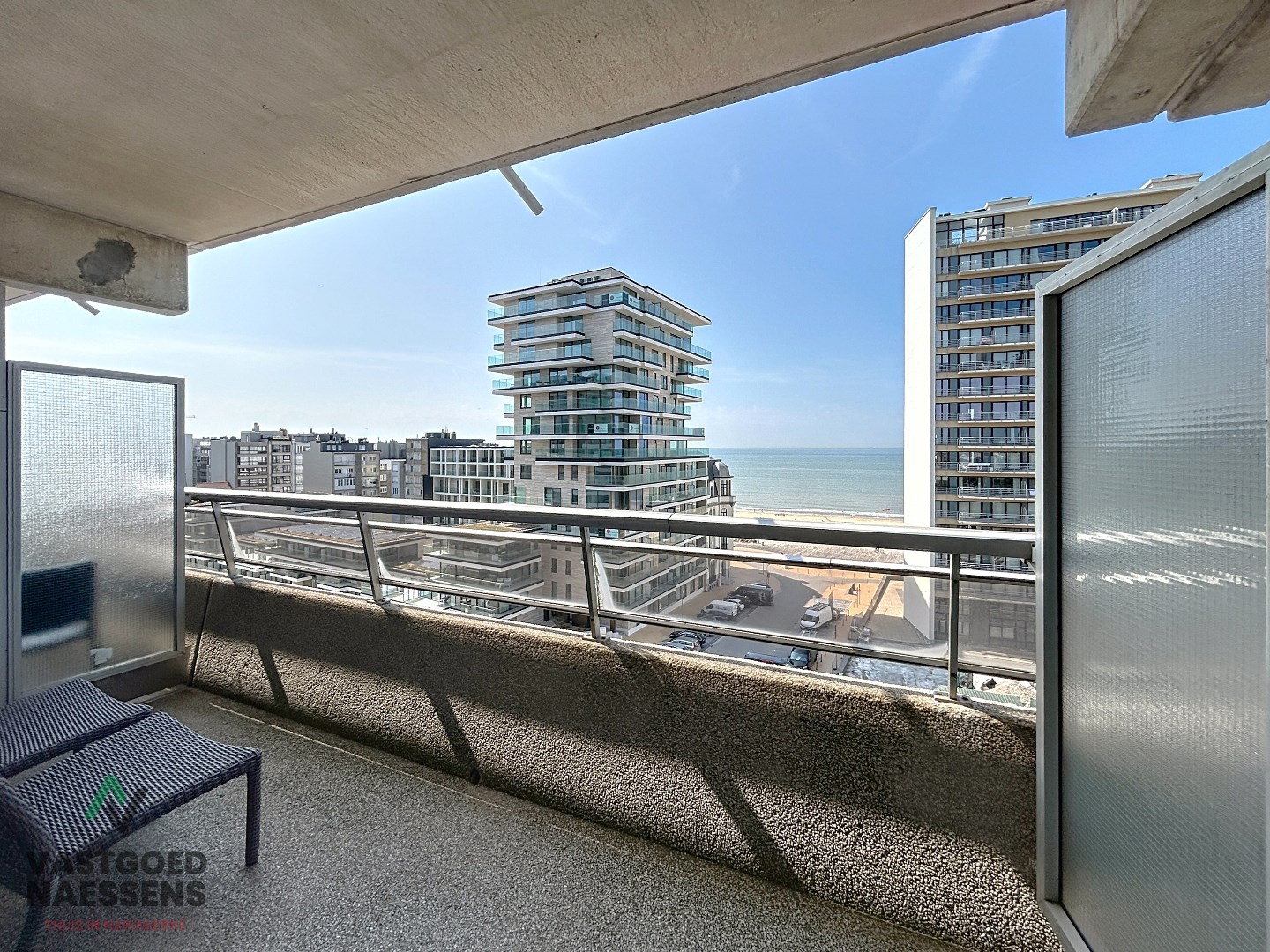 GERENOVEERDE STUDIO MET SLAAPHOEK - TERRAS - ZICHT OP ZEE 