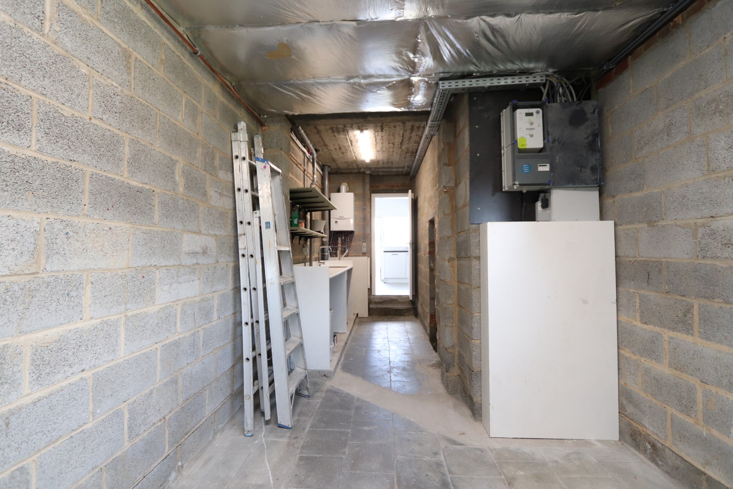 GERENOVEERDE WONING MET 3 SLAAPKAMERS EN TUIN 