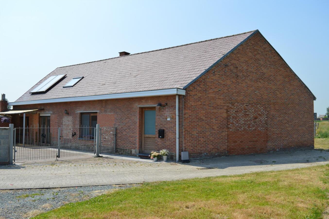 Gerenoveerde woning op ca. 6500m&#178; te Buggenhout 