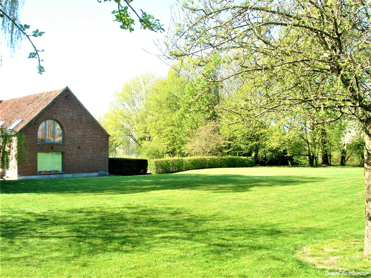 Magnifique propri&#233;t&#233; avec grande habitation, &#233;curies, salle polyvalente, terrain &#224; b&#226;tir et prairies sur environ 1,67ha &#224; Ellezelles (Hainaut) 