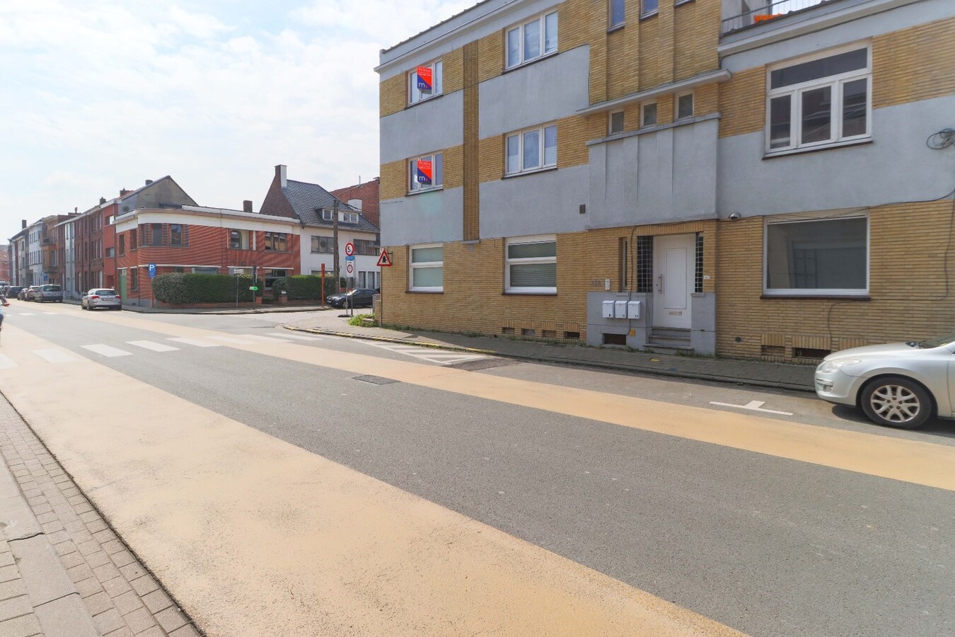 Instapklaar &#233;&#233;n slaapkamer appartement te Kortrijk met terras 