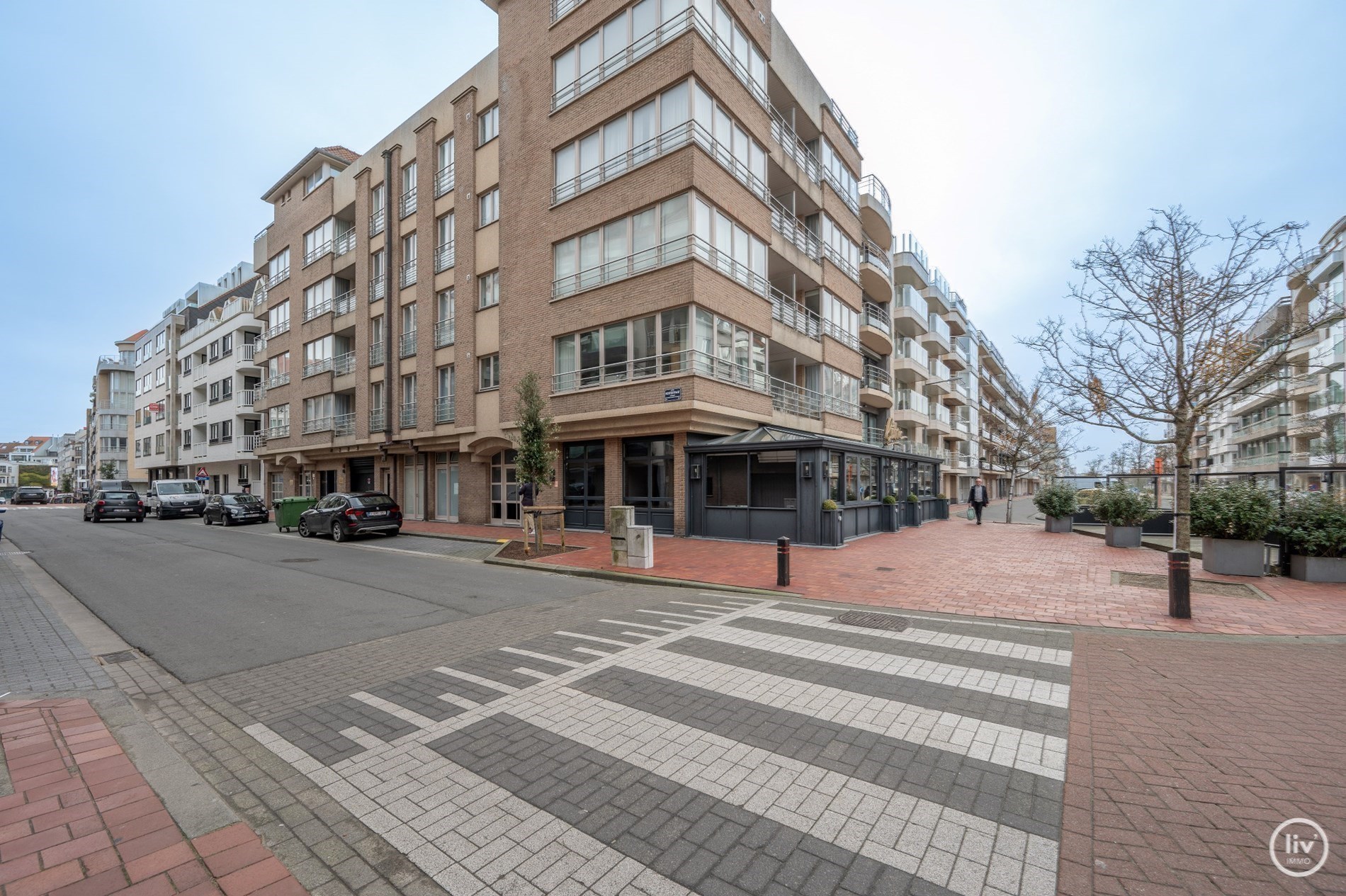 GEMEUBELD: Aangenaam 2 slaapkamerappartement met mooie gevelbreedte centraal gelegen vlakbij het Rubensplein te Knokke. 