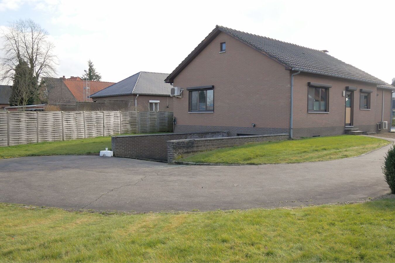 Comfortabele, energiezuinige bungalow op 897 m&#178;. 