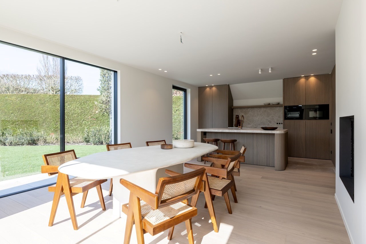 Prachtig gerenoveerde alleenstaande woning met oprit gelegen in een rustige wijk in Knokke nabij de Magere Schorre. 