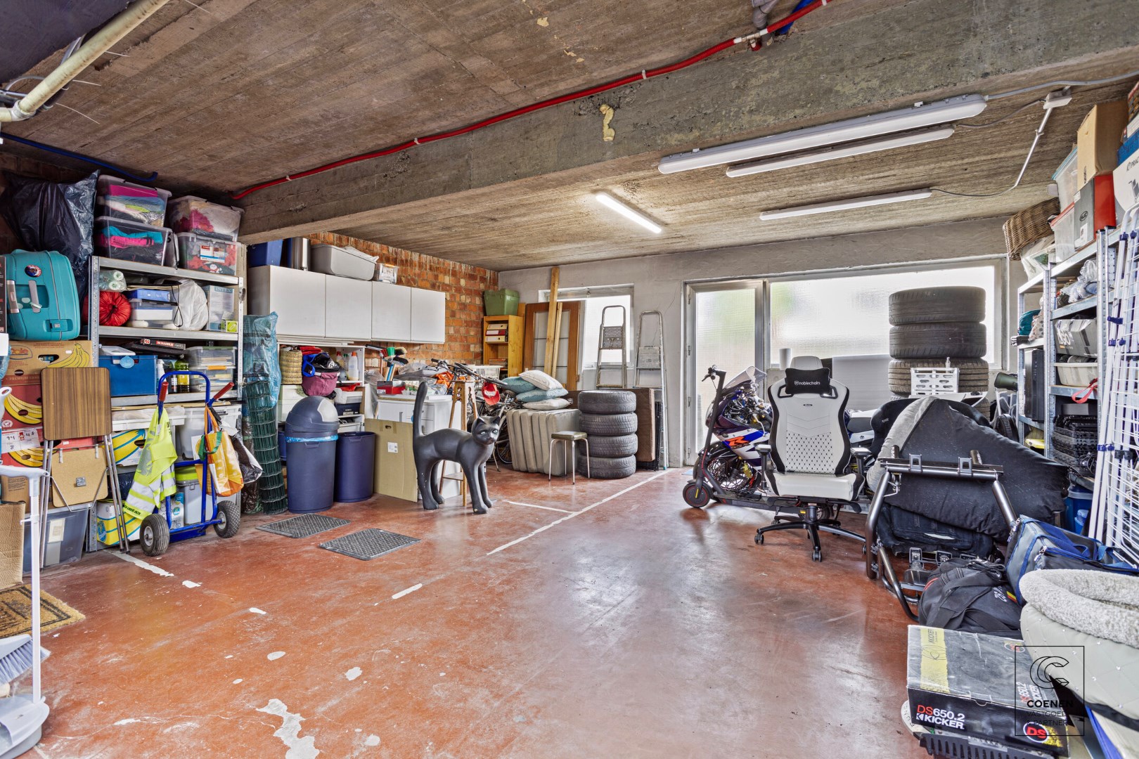 Instapklaar appartement met 2 slkp&#39;s, bew. opp van 80 m&#178; met dubbele garage &#233;n tuin! 