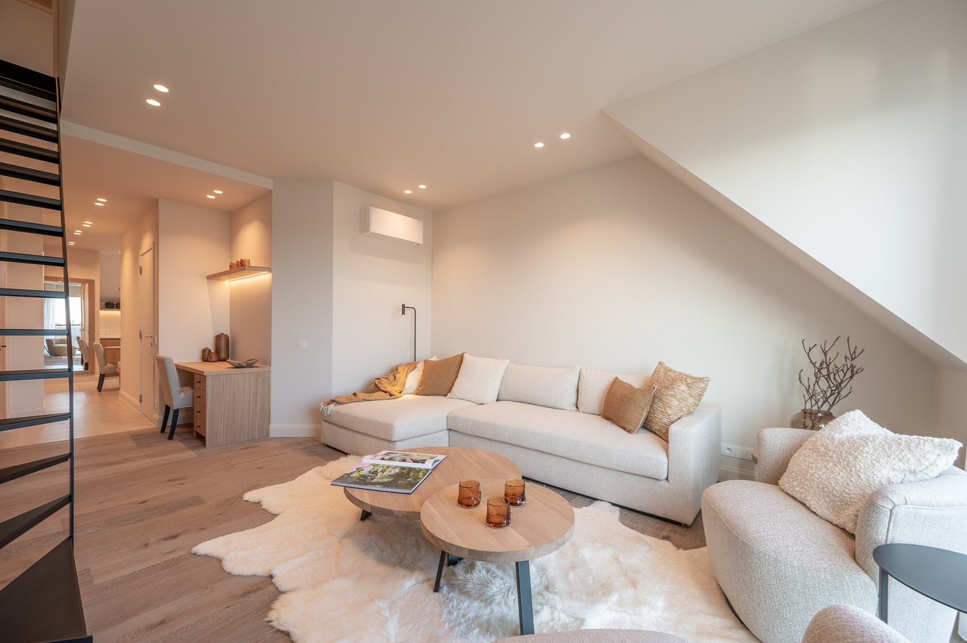 Nieuwbouw duplex appartement met prachtige zichten op de minigolf en zijdelings zeezicht gelegen vlakbij de Kustlaan te Knokke. 