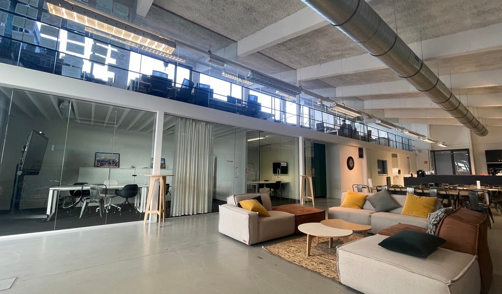 Gerenoveerde loftkantoren te huur in Hangar 26 in Antwerpen