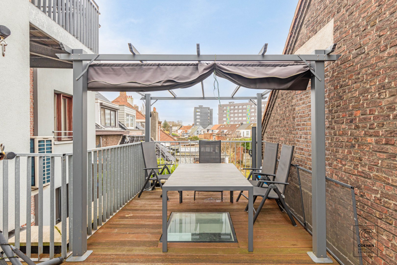 Duplex-appartement met 3 slpk&#39;s, bew opp van 196 m&#178;, stadstuin EN garage! 