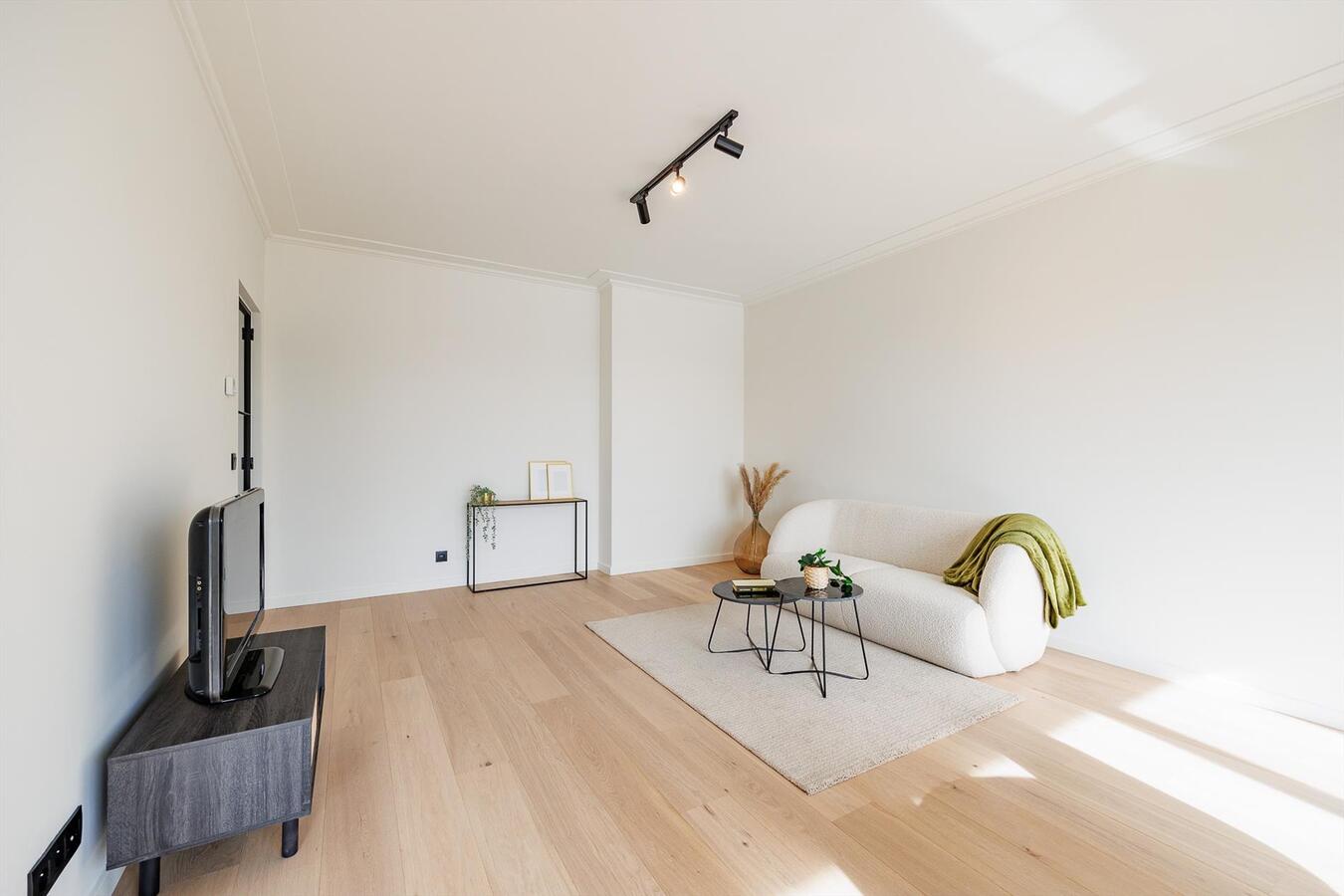 Kwalitatief gerenoveerd appartement met terras! 