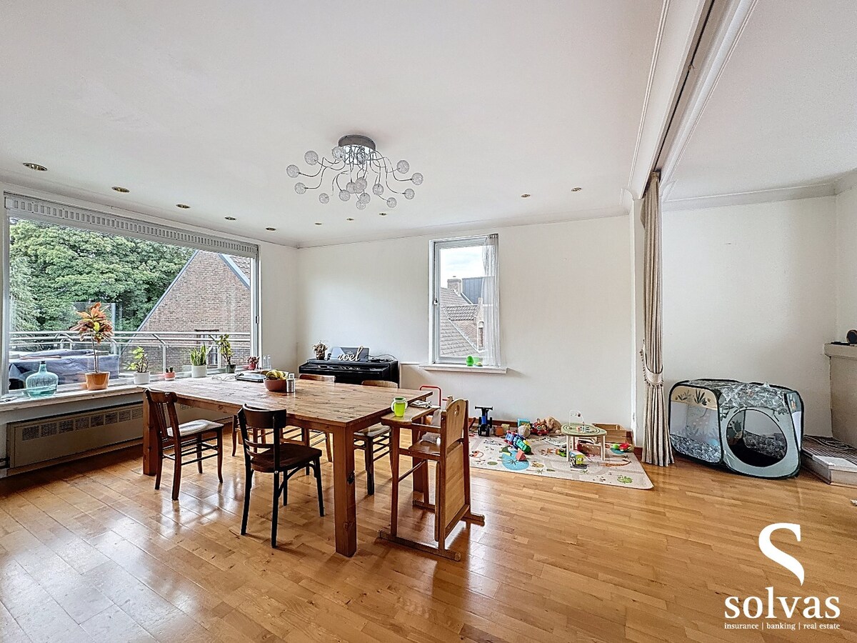 Ruim duplexappartement met terras en garage in centrum Zomergem 