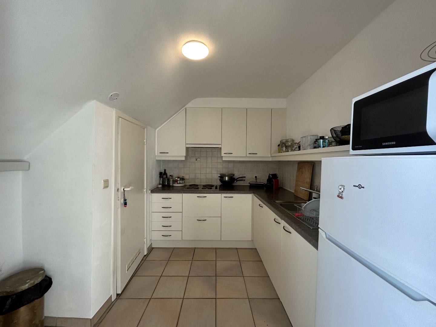 Instapklaar dakappartement met groot terras in het centrum van Geel 