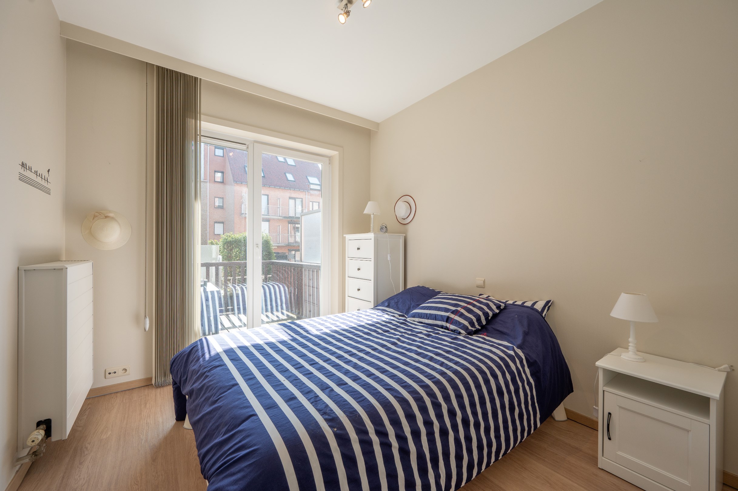Instapklaar appartement met mooi zonneterras, gelegen op de Dumortierlaan. 