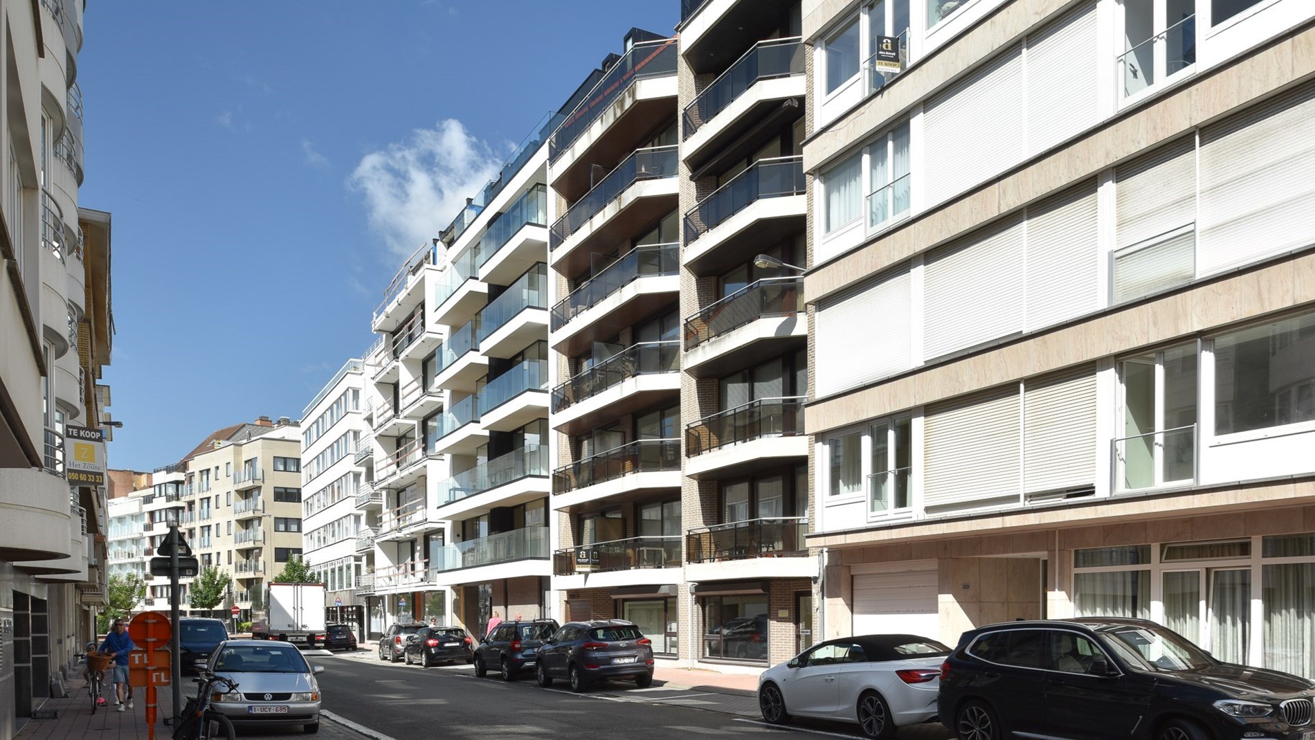 Appartement enti&#232;rement r&#233;nov&#233;, orient&#233; SUD, avec 3 chambres, situ&#233; &#224; quelques pas de la digue et de la place Rubens. 