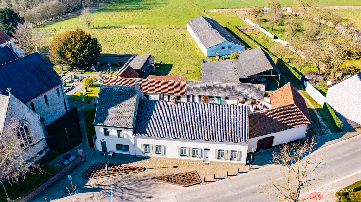 Karaktervolle eigendom met tal van mogelijkheden op ca. 3,5ha te Baaigem 