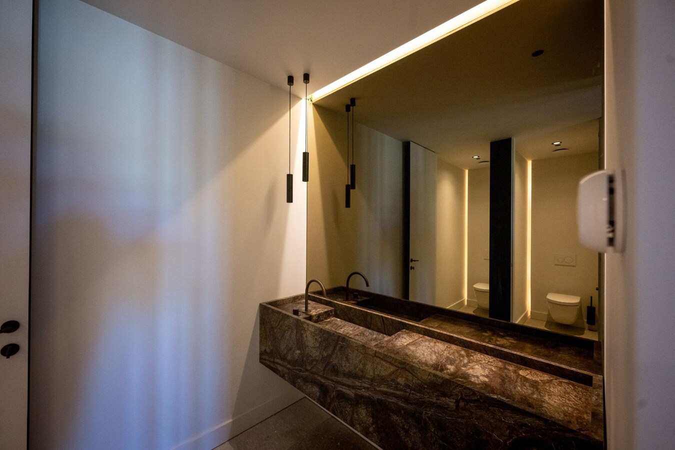 Exclusieve professionele hippische accommodatie (nieuwbouw) met villa op ca. 9 ha te Neerpelt 