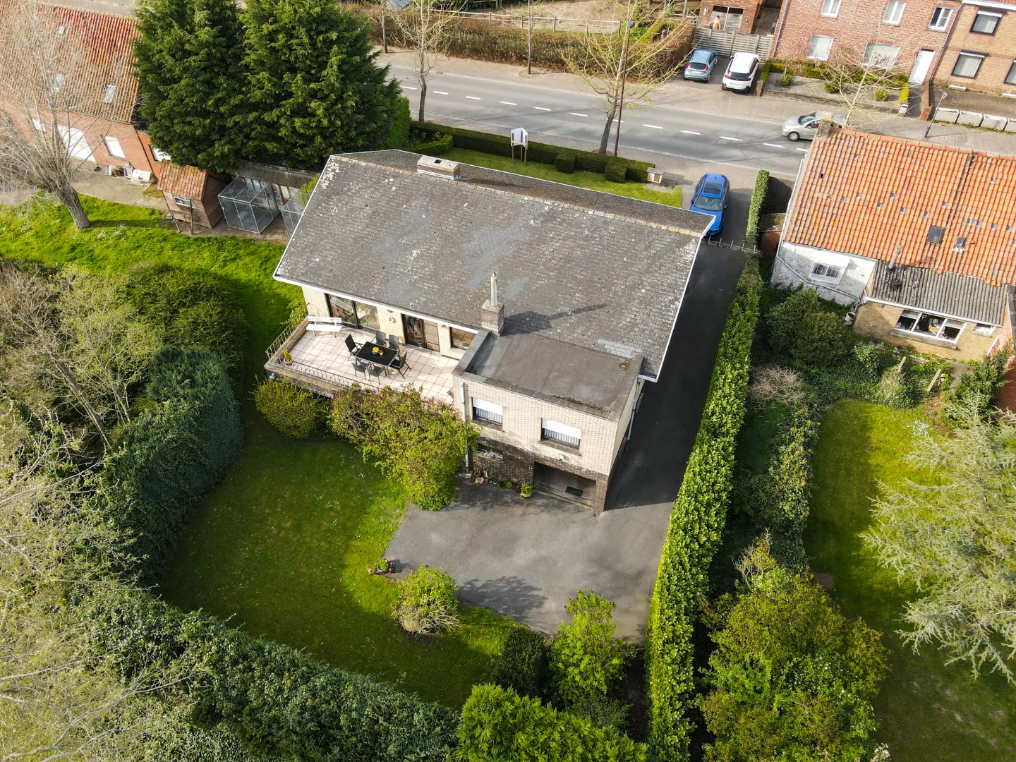 Ruime bungalow op 760 m² nabij centrum Aartrijke