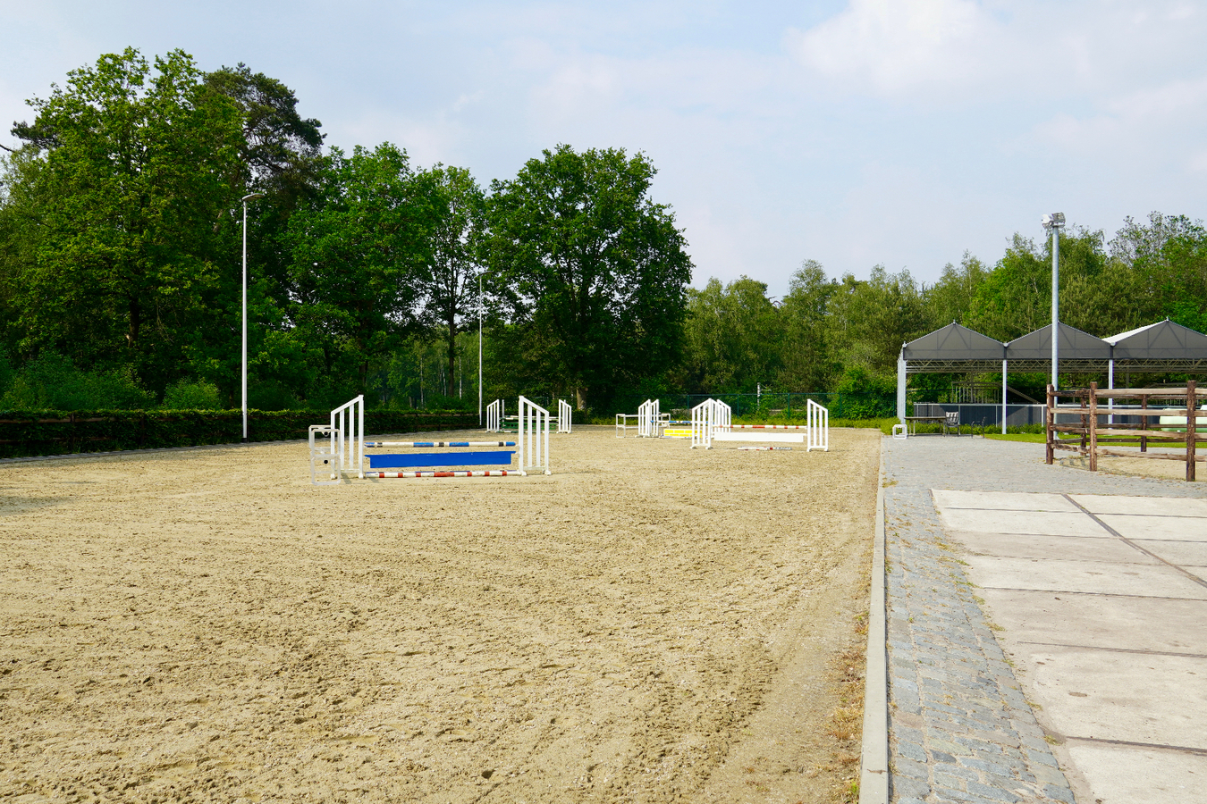 TE HUUR : kleinschalig complex met studio 