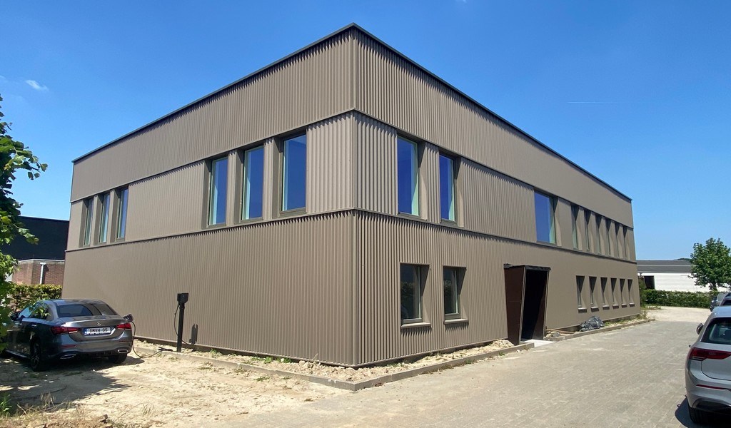 Gerenoveerde kantoren te huur vlakbij afrit E40/R4 in Merelbeke