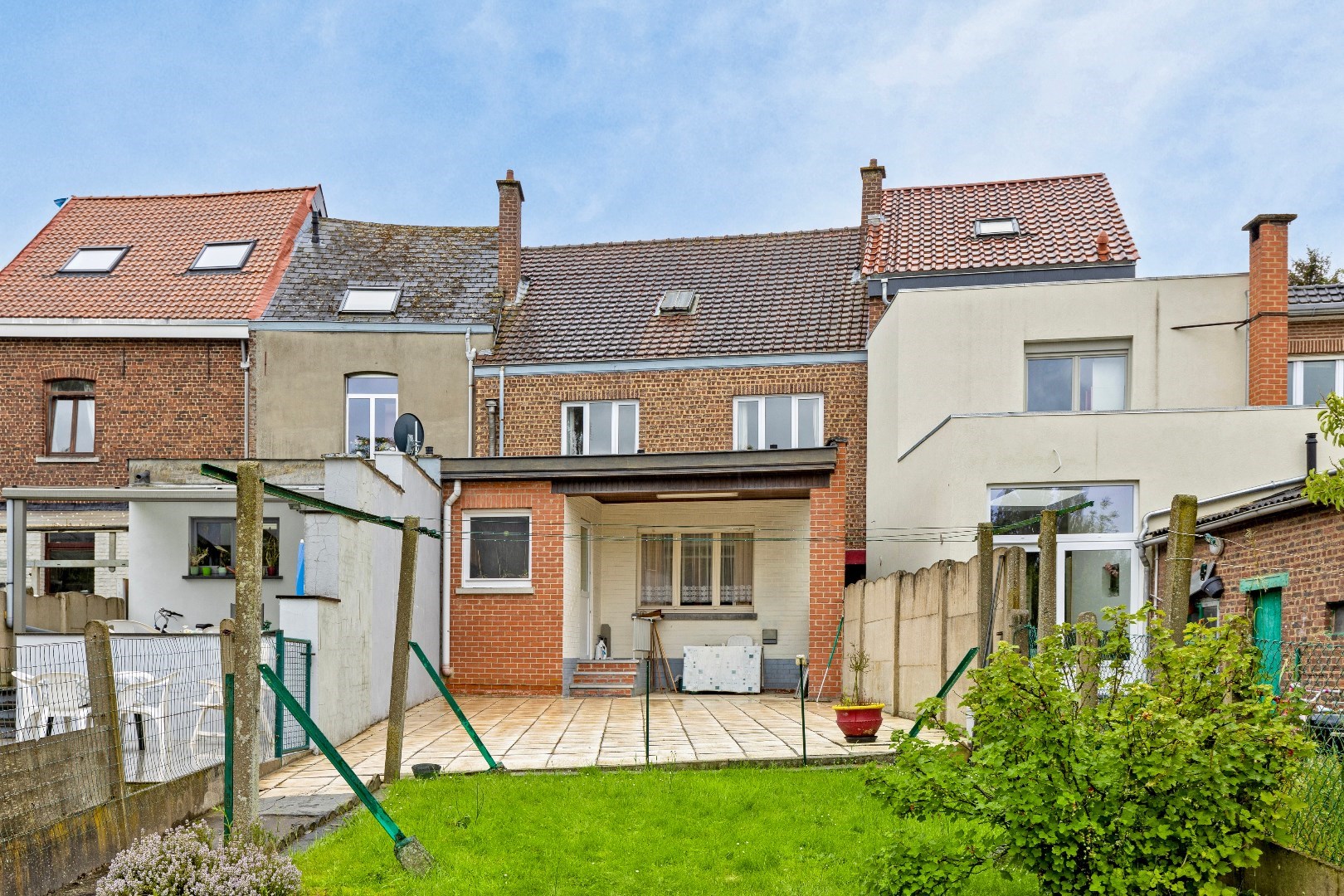 Maison spacieuse avec 3 ch, grenier, garage et jardin &#224; Huizingen 