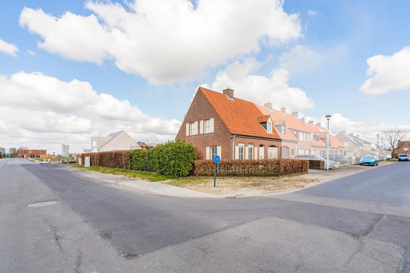 Woning met 3 slaapkamers en 2 garages te Roeselare 