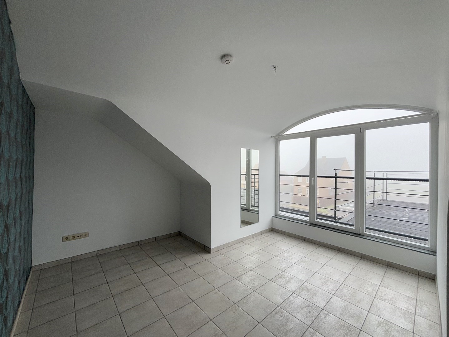 Instapklaar dakappartement met 2slpk. en ruim terras te Laakdal 