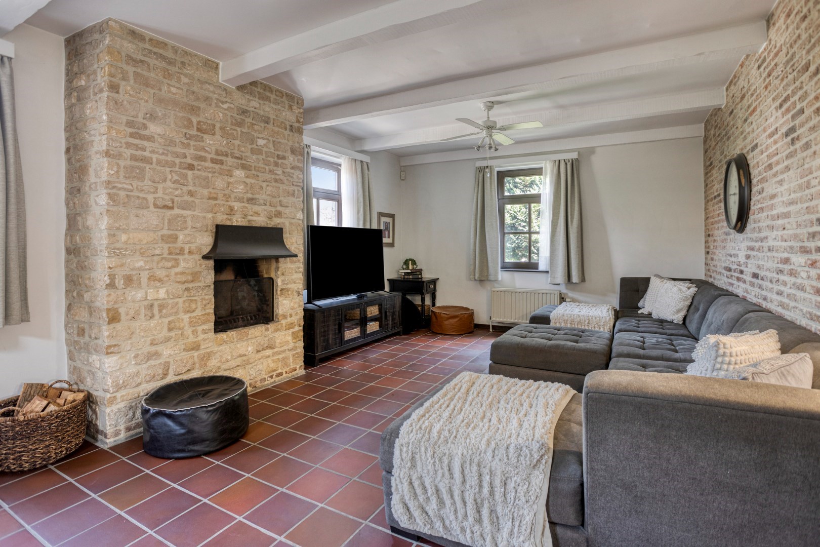 Rustig gelegen open bebouwing met 5 slaapkamers, 3 badkamers, dubbele garage en zonnige tuin in Tervuren – EPC 201 kWh/m&#178; – bewoonbare oppervlakte 339 m&#178; 