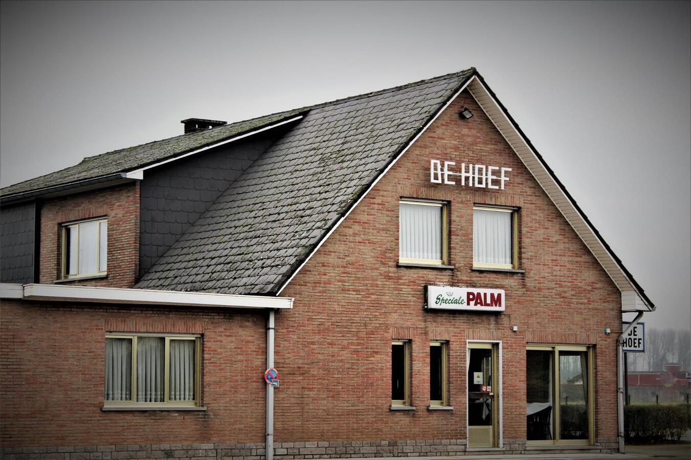 Woning (5 slaapkamers) met vergunde horecazaak (caf&#233;), studio, recreatieterrein en weides op ca. 1.5ha te Kortenaken (Vlaams-Brabant) 