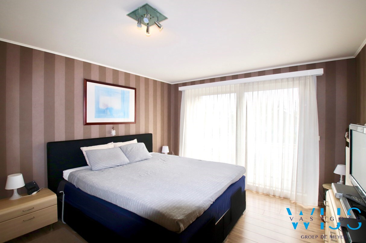 Woonhuis met 6 slaapkamers op TOPlocatie te EVERGEM ! 