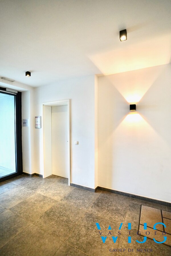 Gelijkvloers app. met 2 slaapkamers &amp; tuin te SINT-MARTENS-LATEM ! 