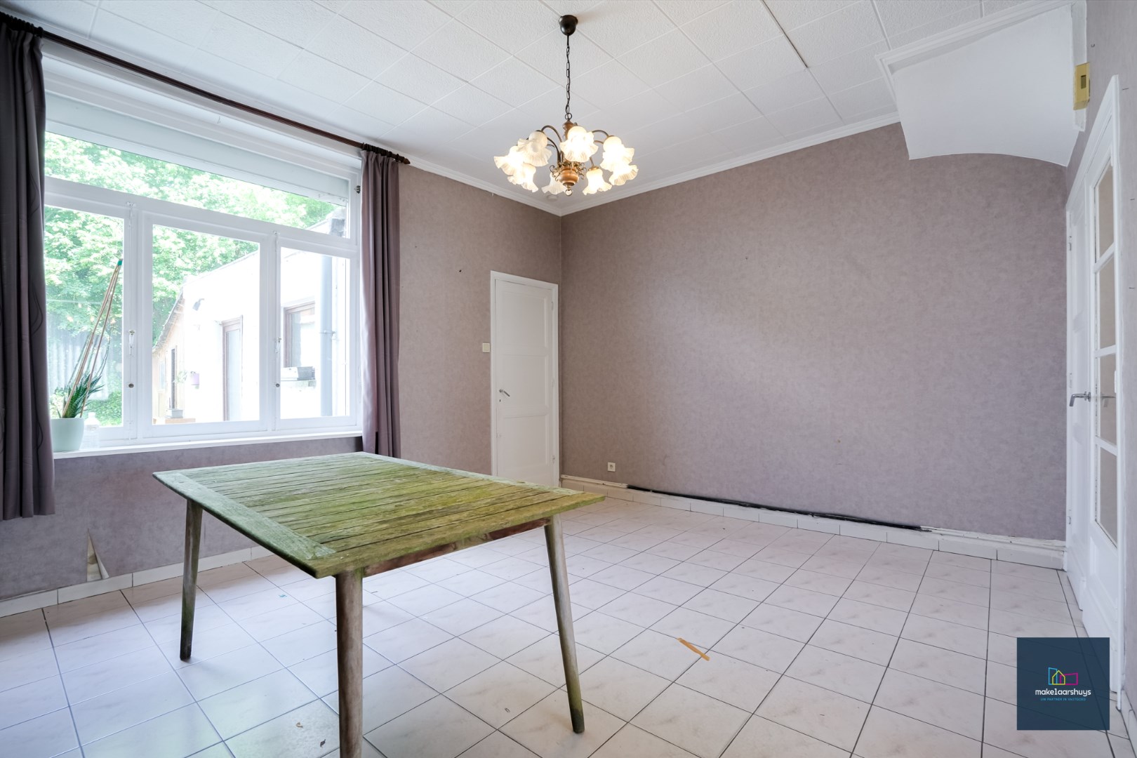Centraal gelegen te renoveren woning in rij met tuin te Mariakerke 